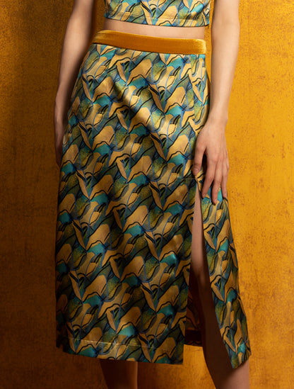 The is a close-up of the PANORAMA silk skirt. The waistband is accentuated with velvet. 